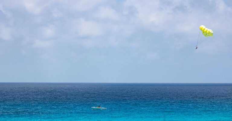 Capturing Unforgettable Moments Parasailing in Florida [Insider Tips]