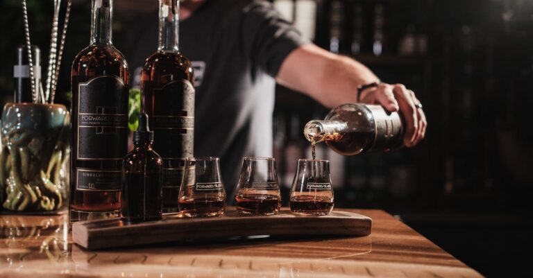 Discover the Best Beachside Cocktail Bars and Nightlife in Florida [Must-See Destinations]