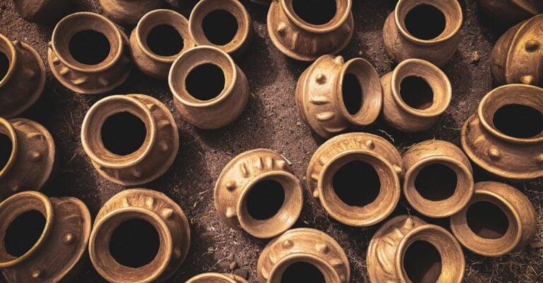 Exploring Local Artisan Markets near Florida Beaches [Must-See Treasures]